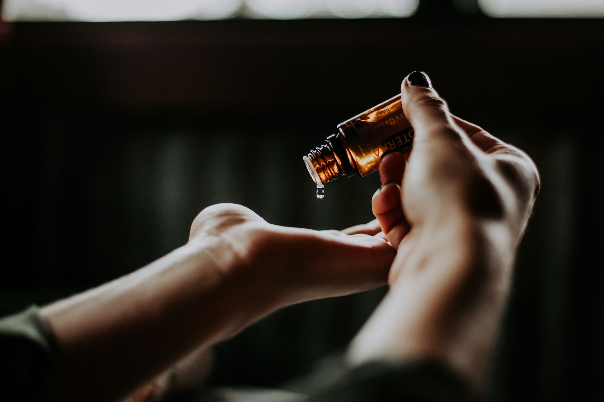Serum — staklo i svetlo