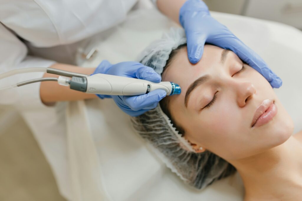 Estetska medicina — kadar procedure ili detalja lica